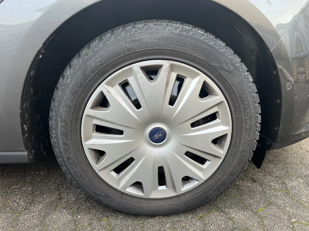 Billede 2 - Goodyear Ultragrip vinterdæk. 235/55 R17