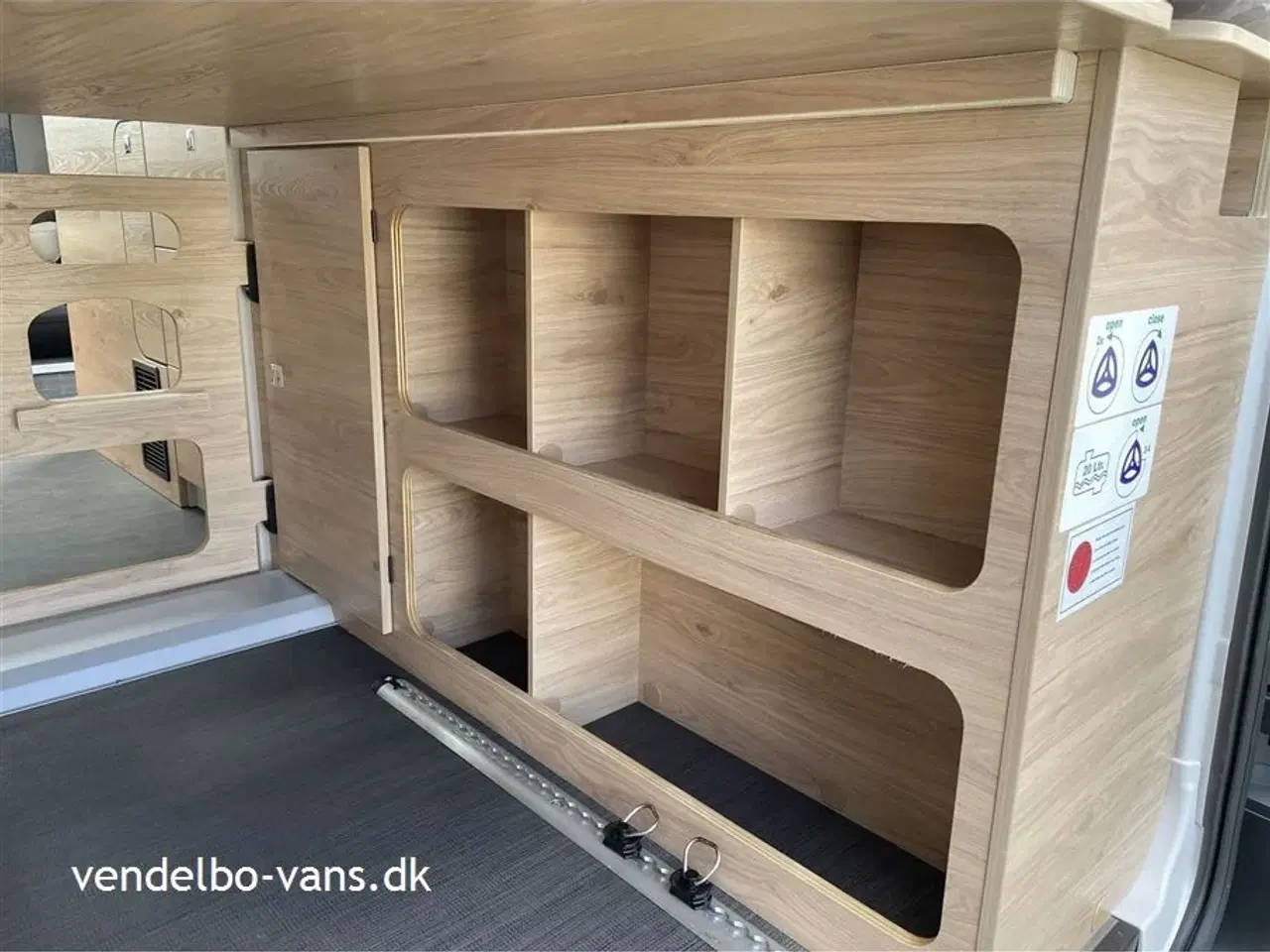 Billede 10 - 2026 - Dethleffs Globetrail CVD 590 DK   Dethleffs korte Camper Van - Globetrail Classic markerer begyndersegmentet med høj kvalitet