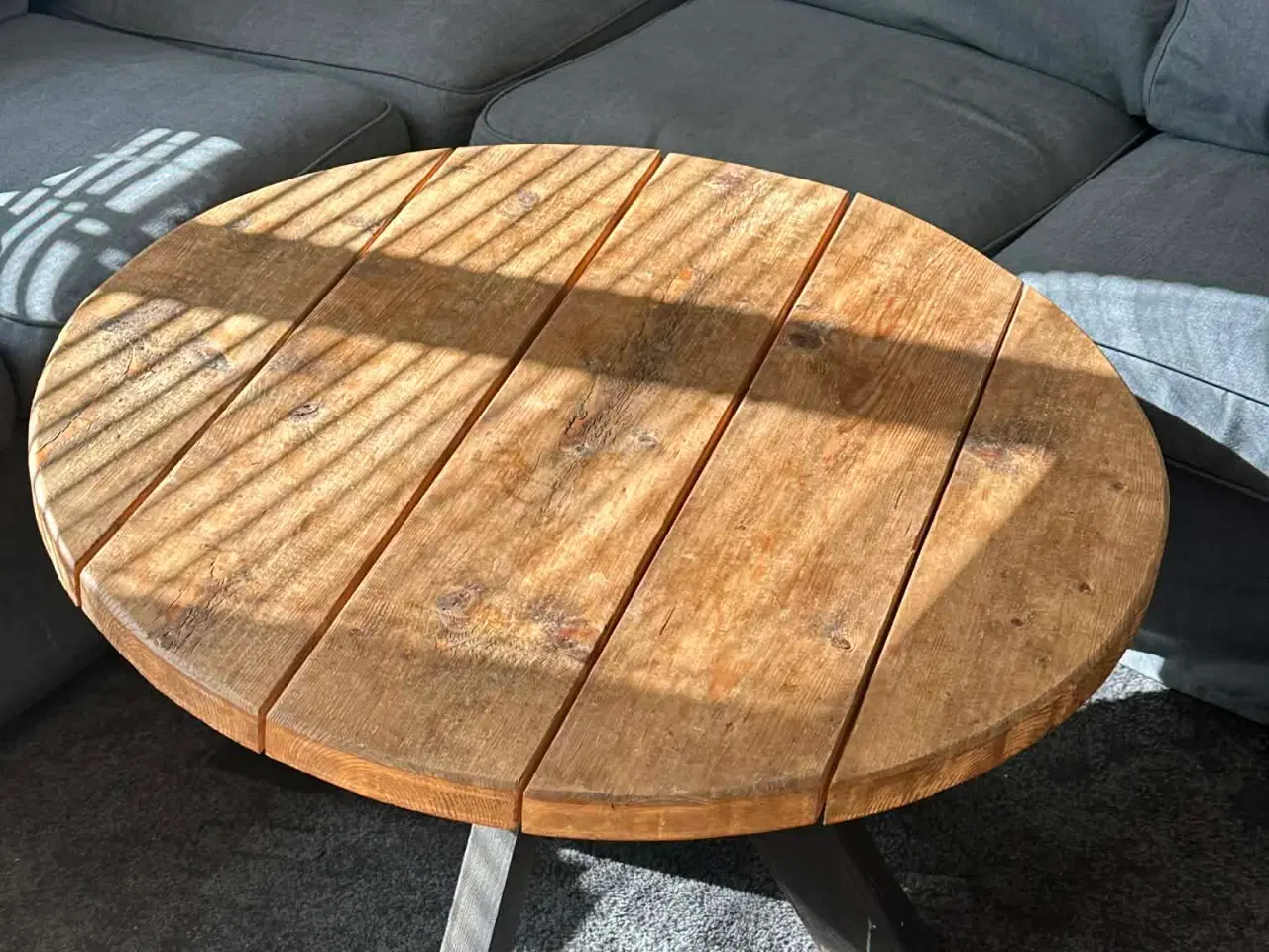 Billede 1 - Sofabord i massivt træ – rustikt og unikt look