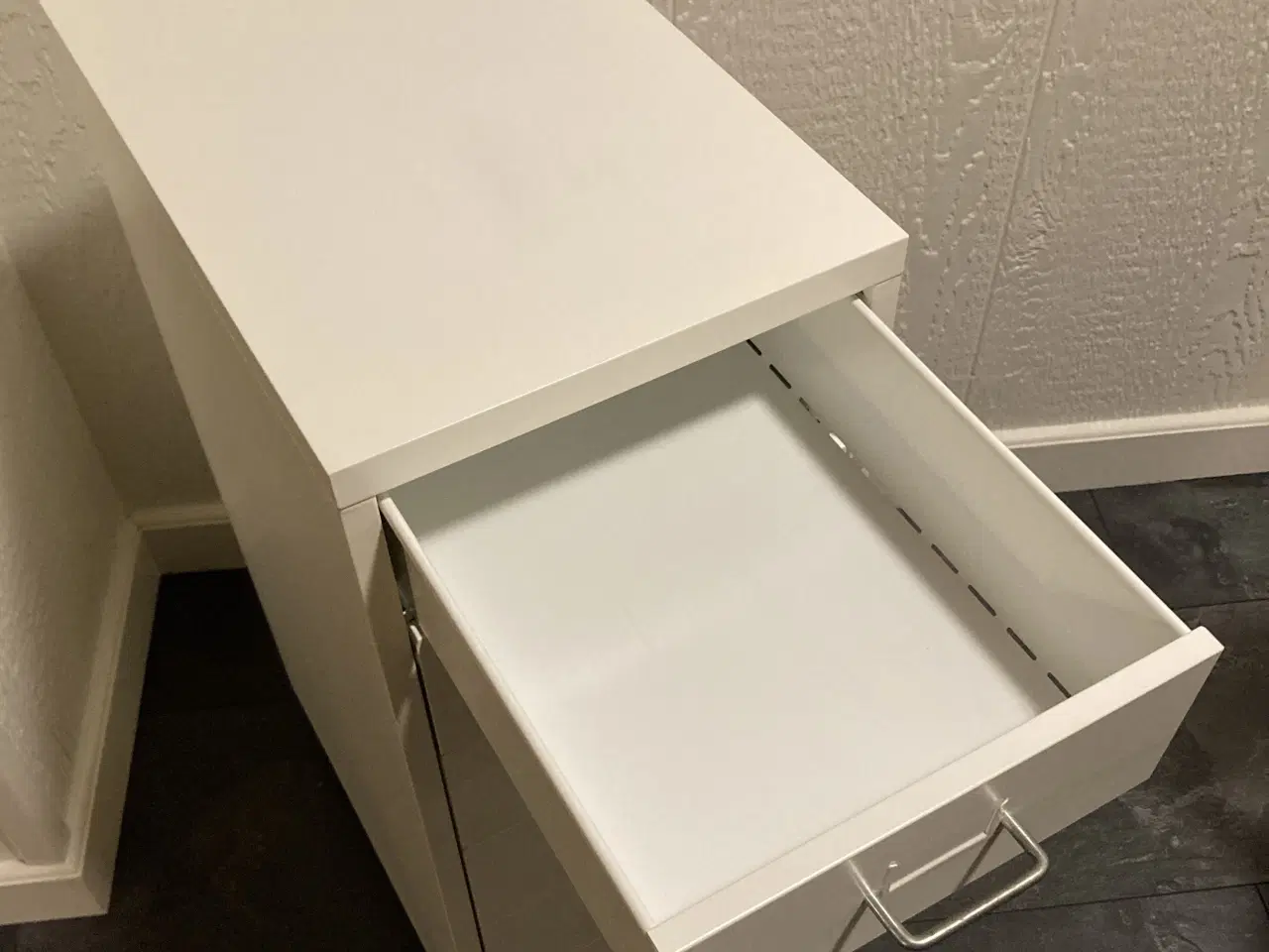 Billede 3 - Helmer Hvid Metal skuffeelement med hjul