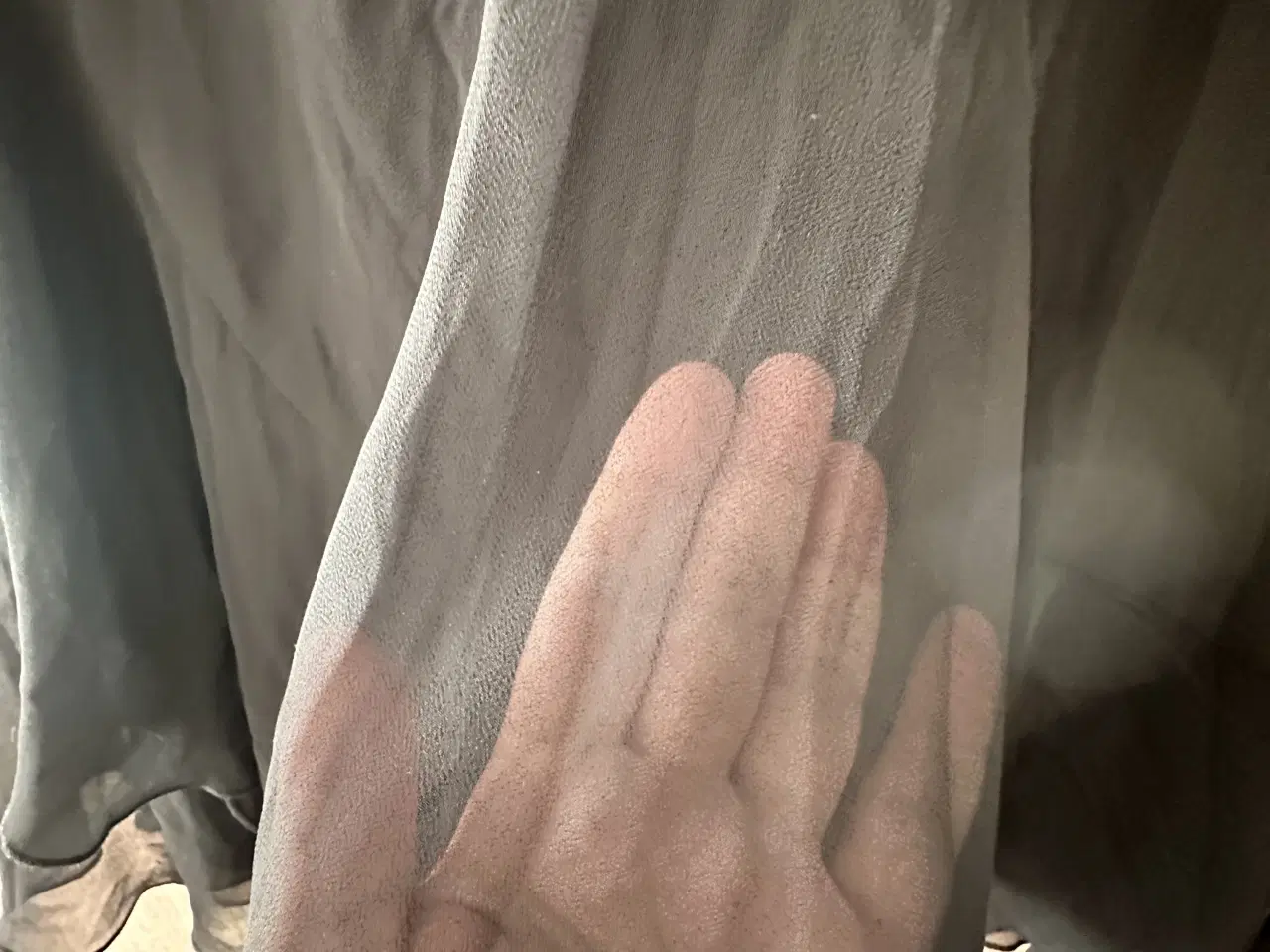 Billede 7 - Sort elegant nederdel med fine detaljer str. xxl