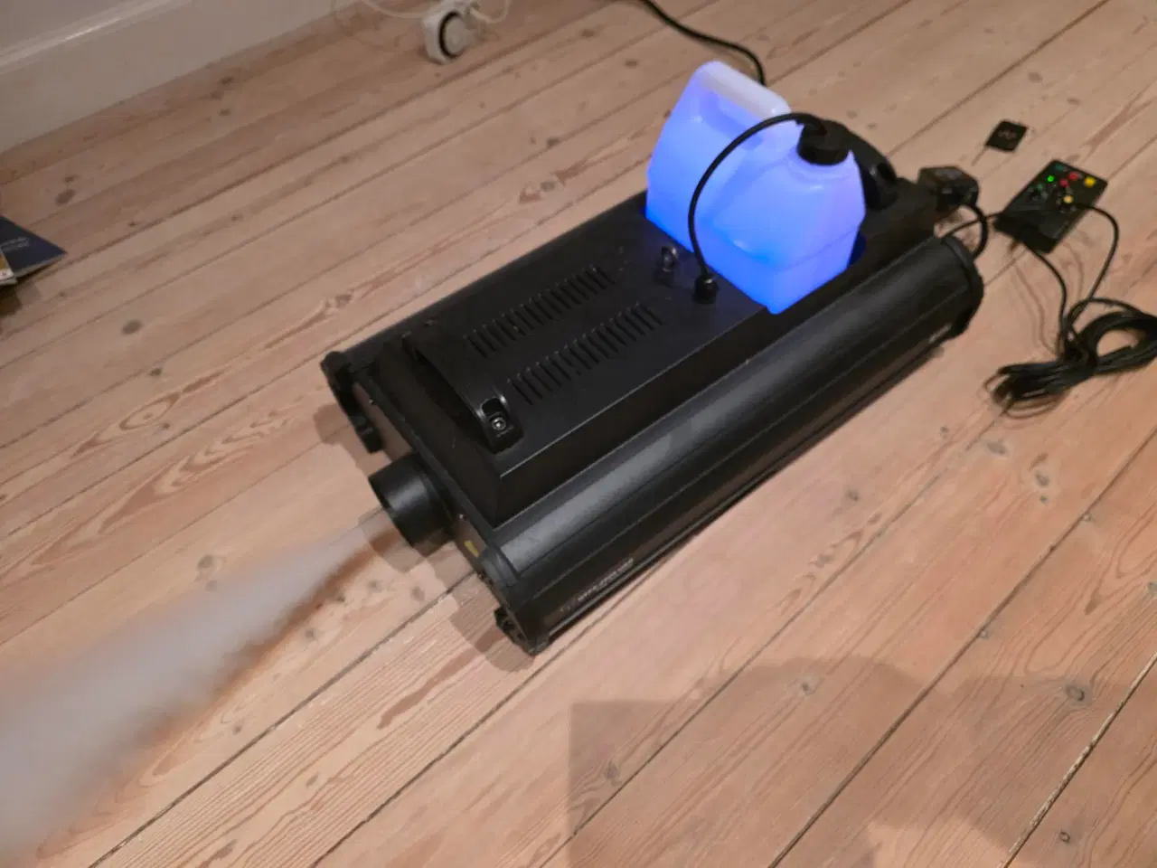 Billede 1 - Røgmaskine til festlige lejligheder