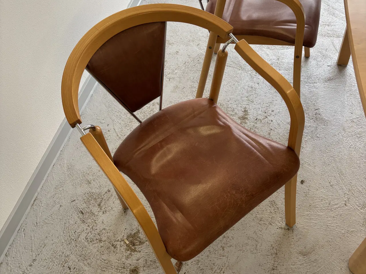 Billede 1 - Spisebord med 4 stole 