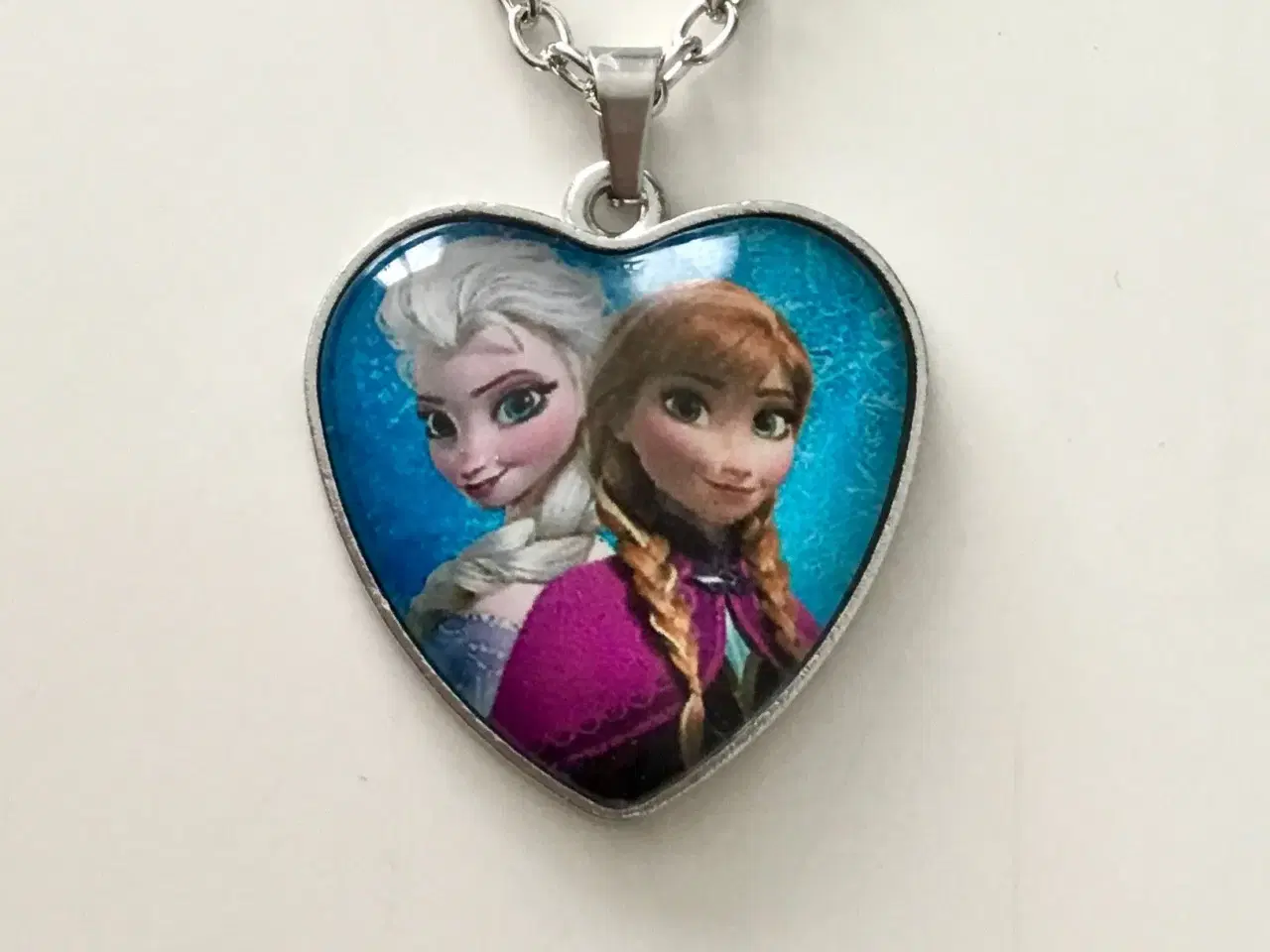 Billede 14 - Frost halskæde med Elsa og Anna fra Frost