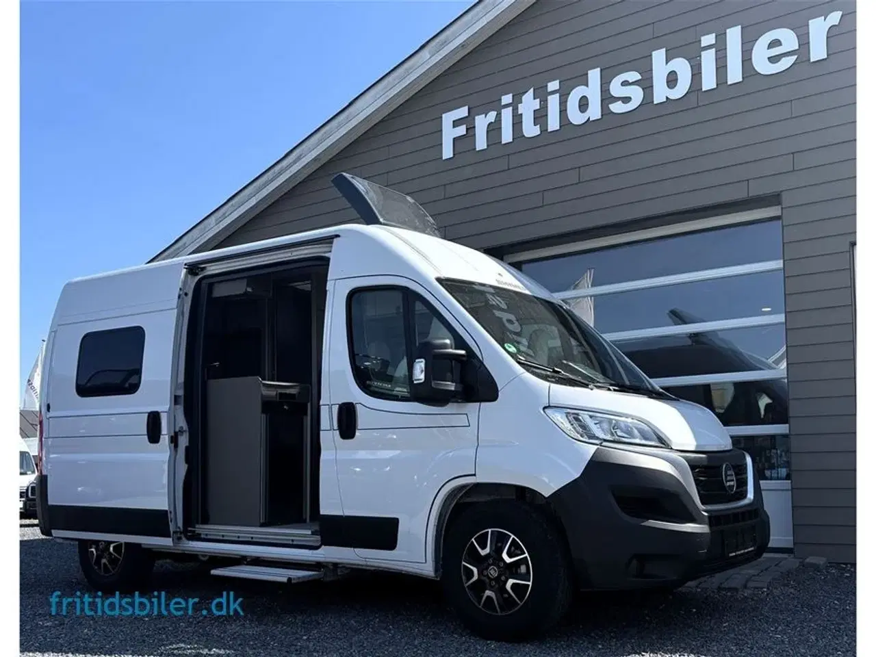 Billede 1 - 2024 - Hymer  140 Hk   Hymer Ayers rock top modellen af Hymers campervan på KUN 541 cm.