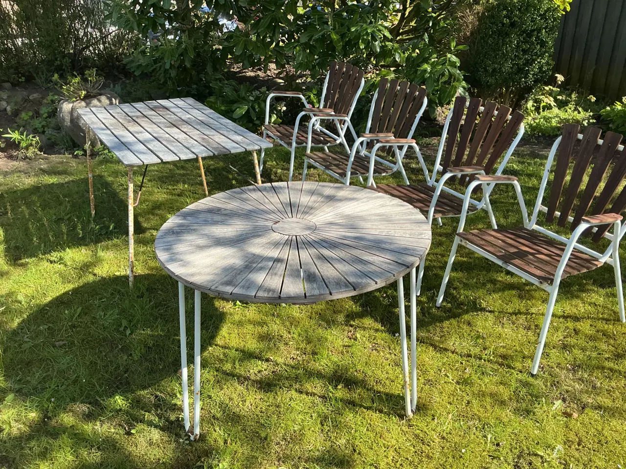 Billede 3 - Marguerit haveborde 2 stk og 4 stole alt er gammel
