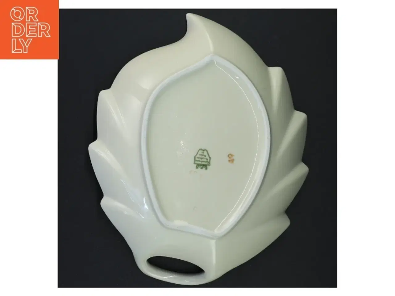 Billede 7 - 3 fade Sort Rose fra fra Kjøbenshavn Porcellains fabrik (str. 25 x 27 x 3 cm og 24 x 20 x 8 cm)