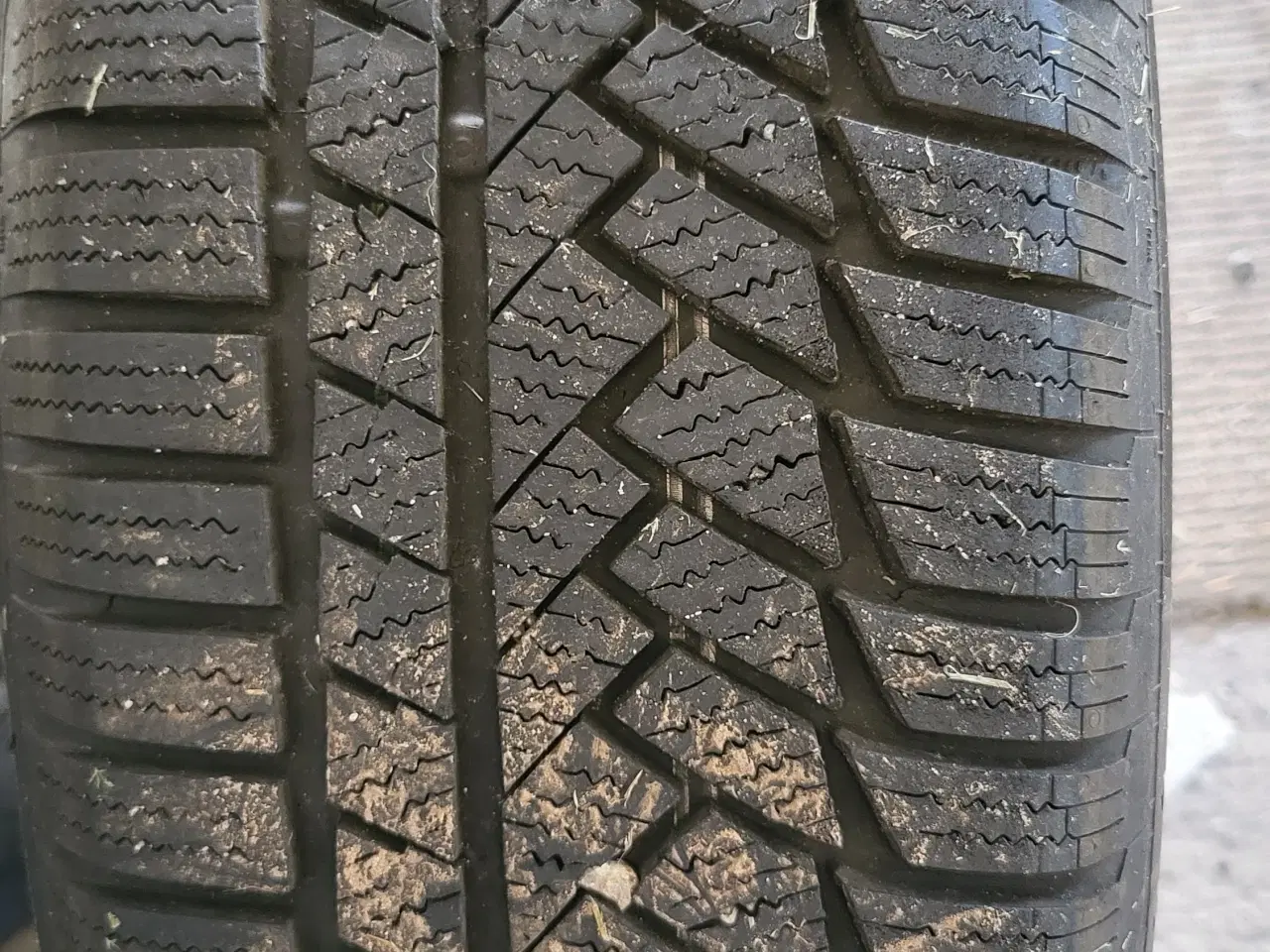 Billede 2 - VW Continental vinterdæk 16" 205-60