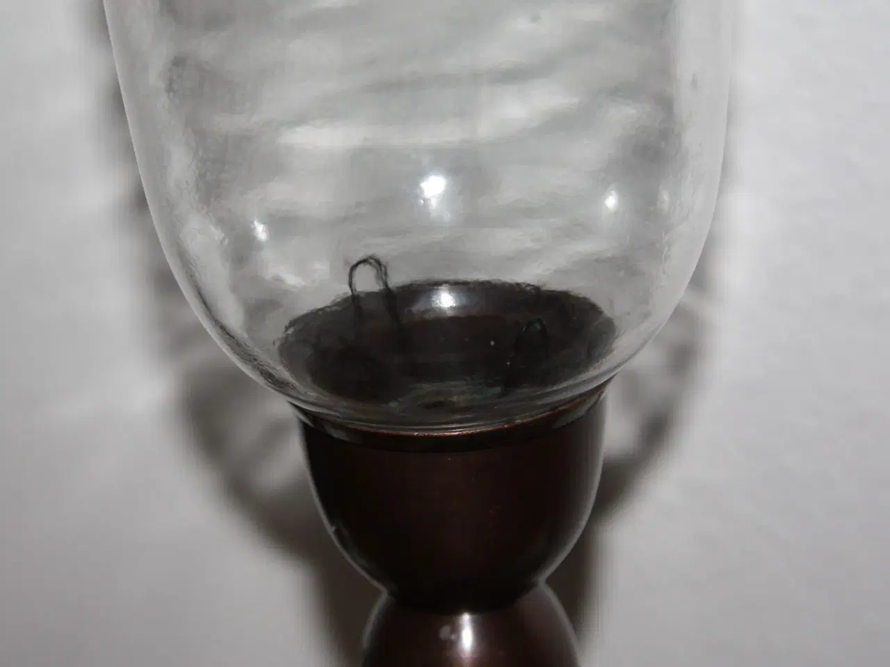 Billede 5 - Lysestage i metal og glas højde 47,5 cm