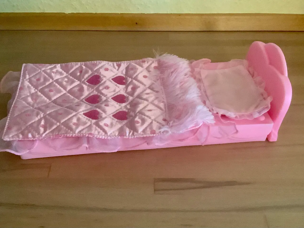 Billede 2 - Barbie dukke seng.