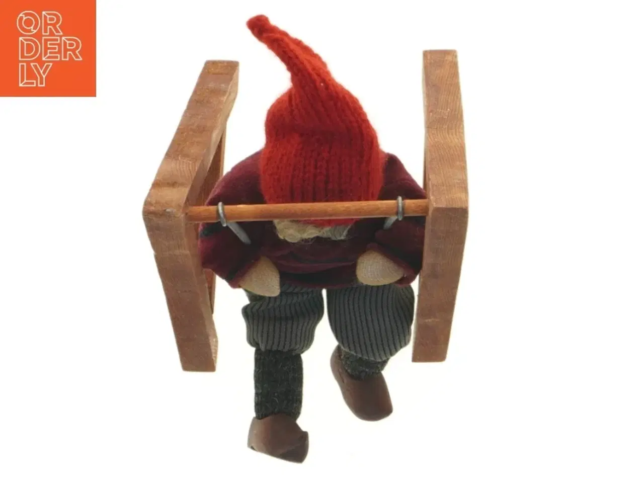 Billede 5 - Nisse på gynge (str. 12 x 21 x 13,5 cm)