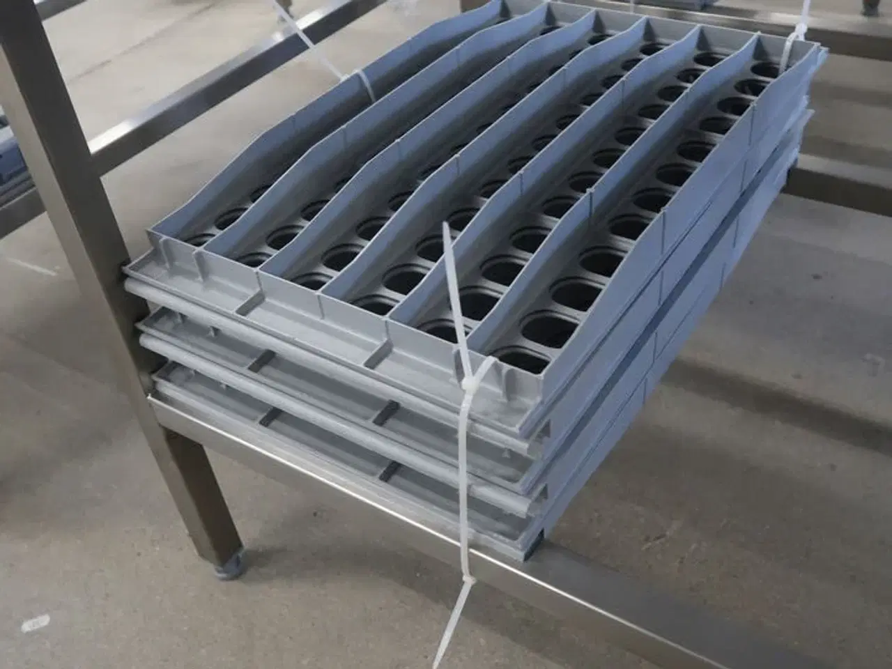 Billede 3 - Rustfri stålbord m. vask 210x65xH90cm