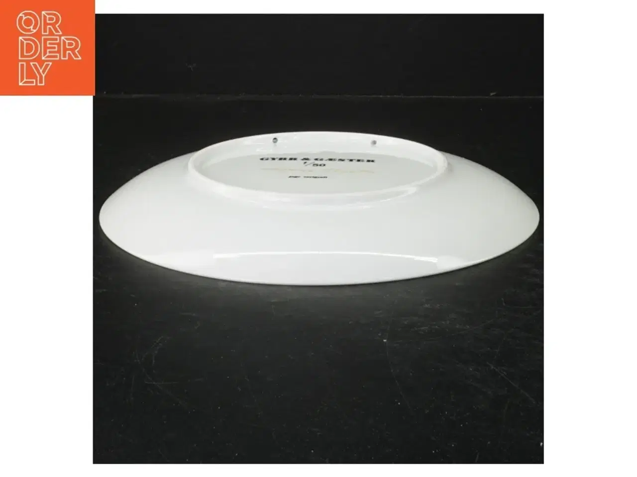 Billede 4 - Dekorativ samlerplatte fra Gyrr og Gæster (str. Ø. 25 cm)