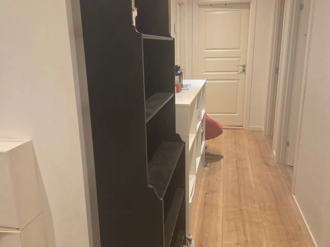 Billede 3 - Sort reol fin men brugsspor