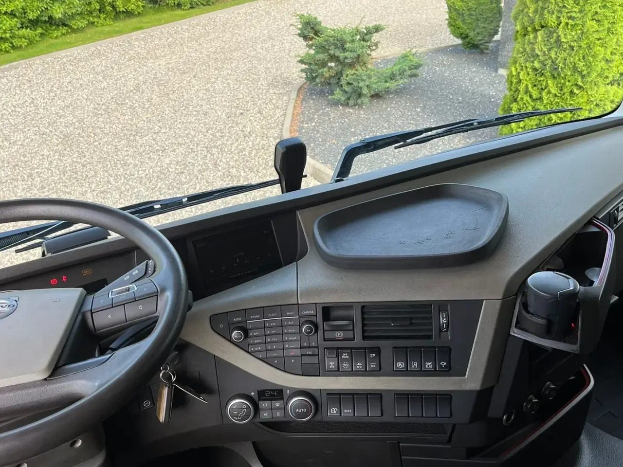 Billede 18 - Volvo FH 500 6x4 med tandemløft og aftagelig HMF 1150 kran+ 2 strengs hydraulik. Evt udlejning, ring og forhør