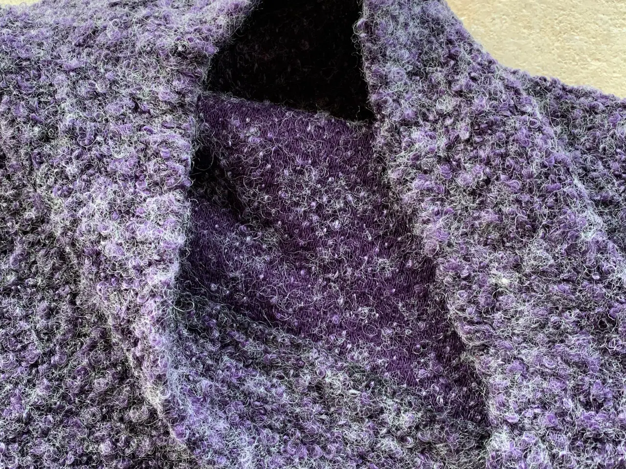 Billede 3 - Sweater i lilla strikstof str. 44