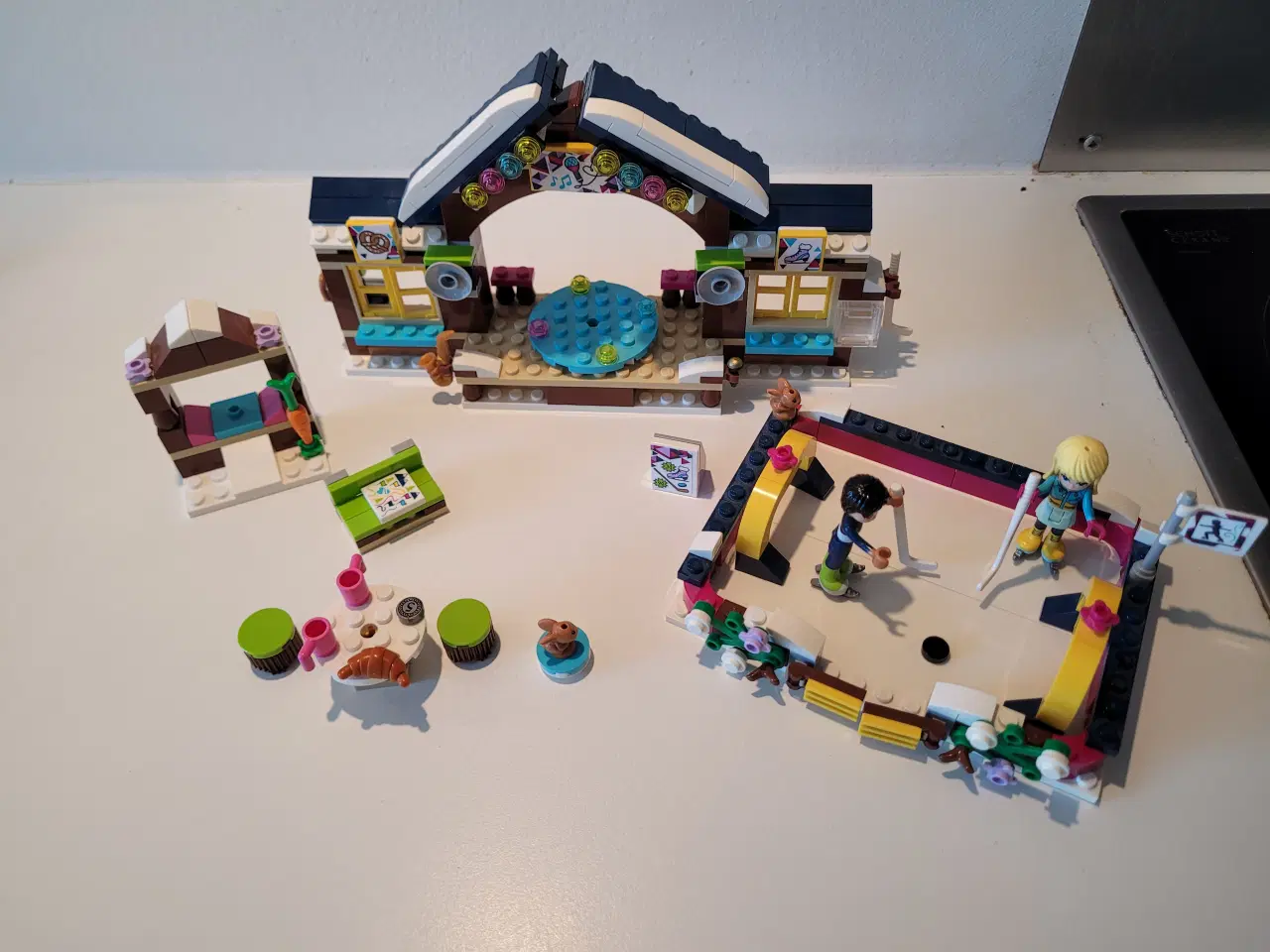 Billede 2 - Lego Friends, 41322 Skisportsstedets skøjtebane