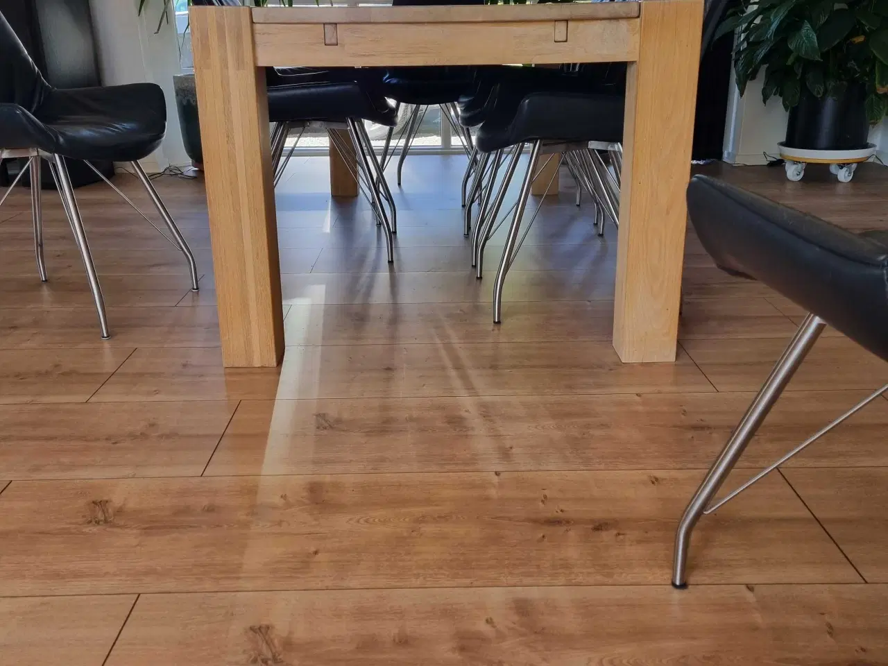 Billede 2 - Spisebord i massivt egetræ