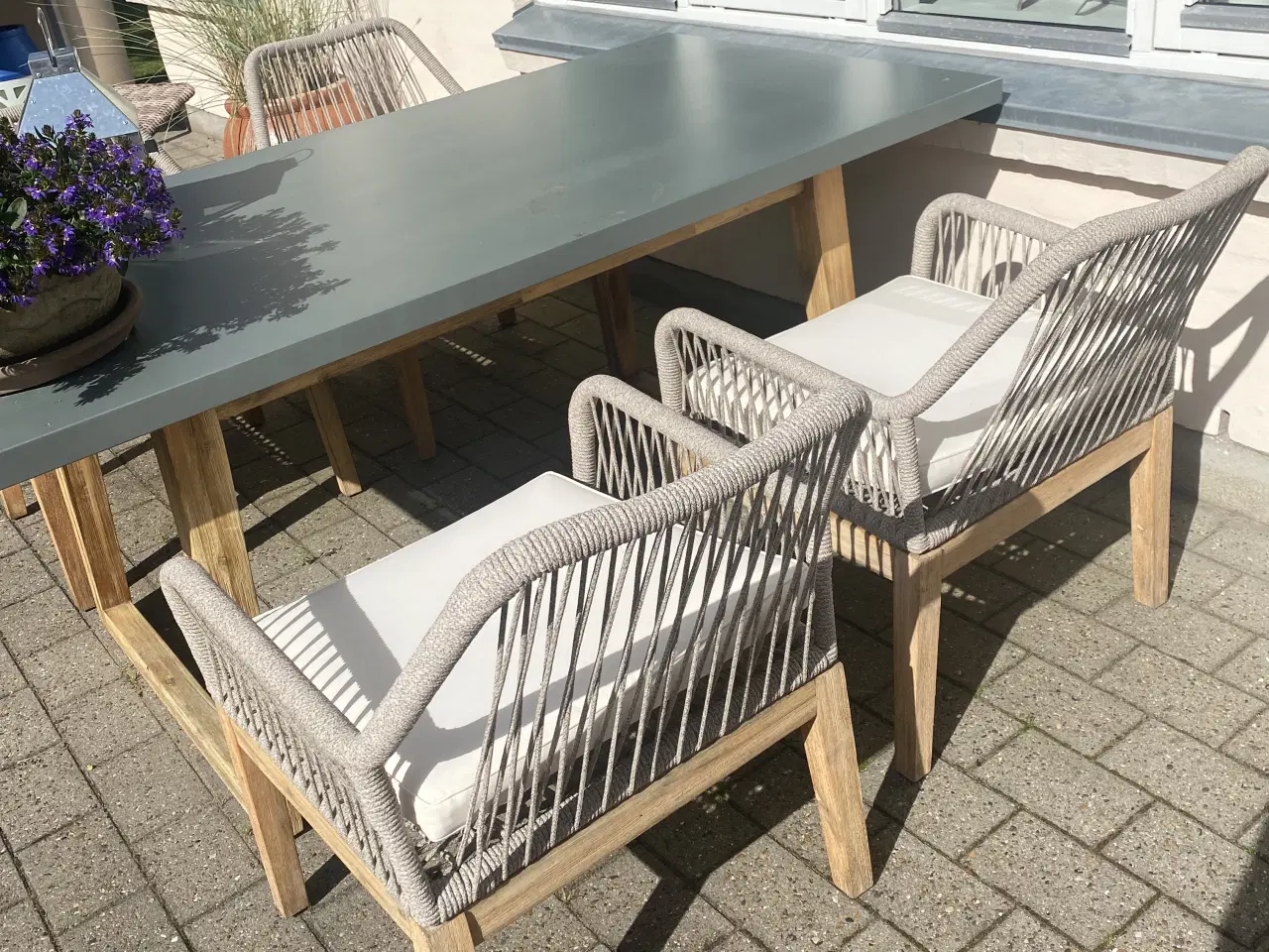 Billede 1 - Havebord ( Fiberbeton) med 4 stole