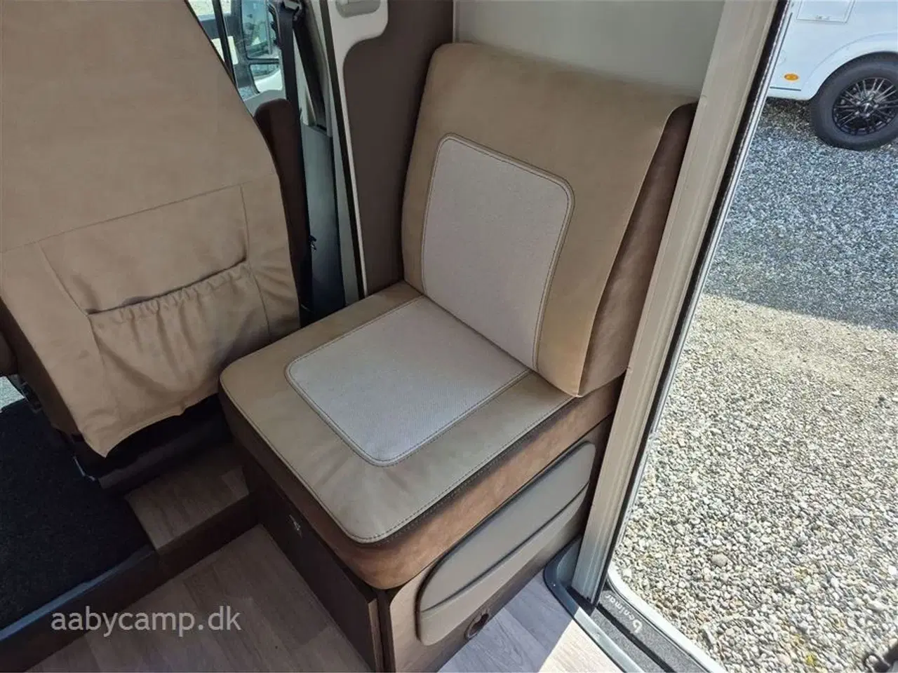 Billede 10 - 2021 - Benimar Tessoro 495 NK   NK Pakke. Automatgear. solceller. markise. Batterier. Cykelstativ. Queensbed. aircondition. Anhængertræk. KUN 28,000 km!!