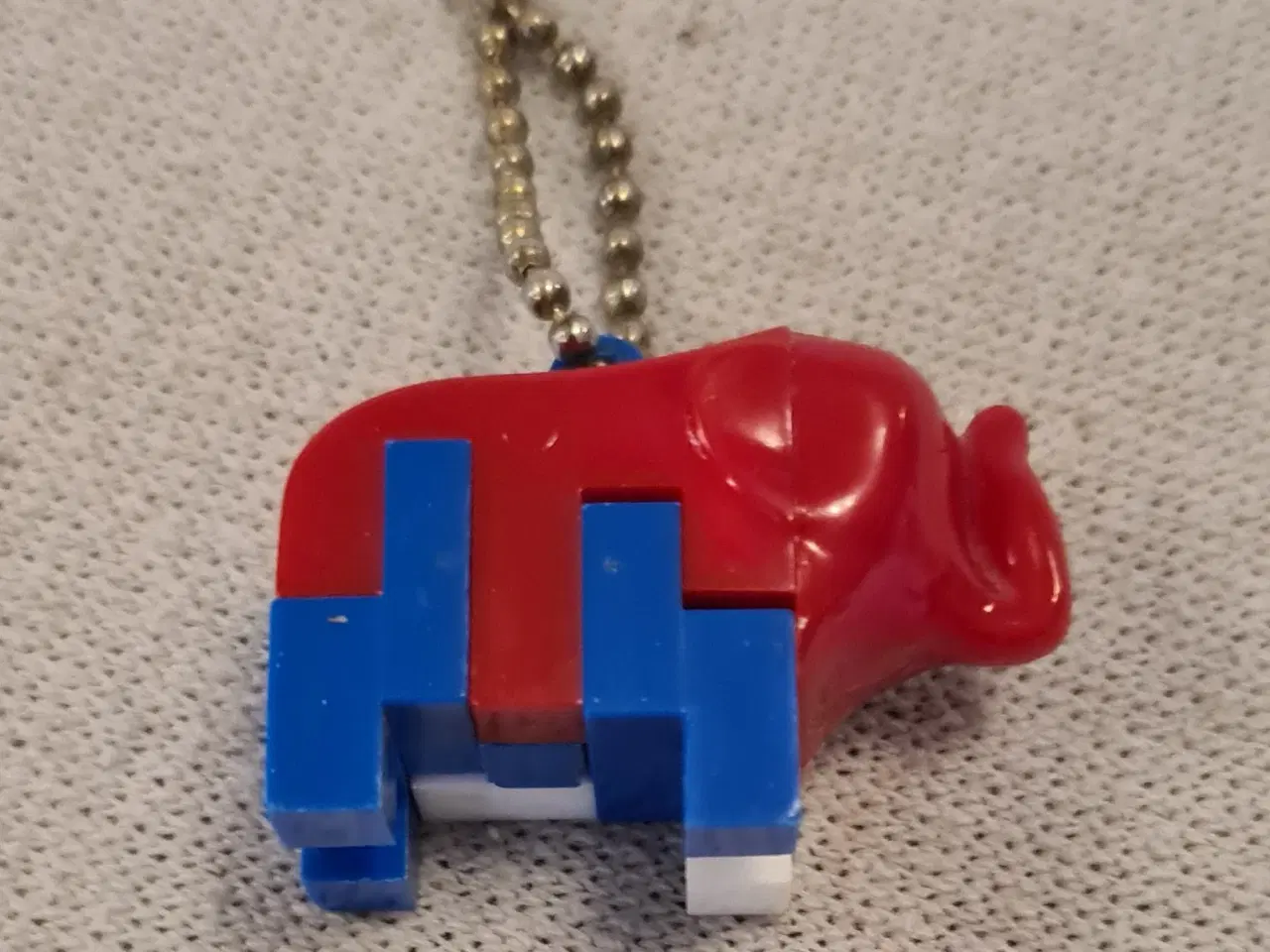 Billede 3 - Irma Nøglering Rød, blå og hvid plast