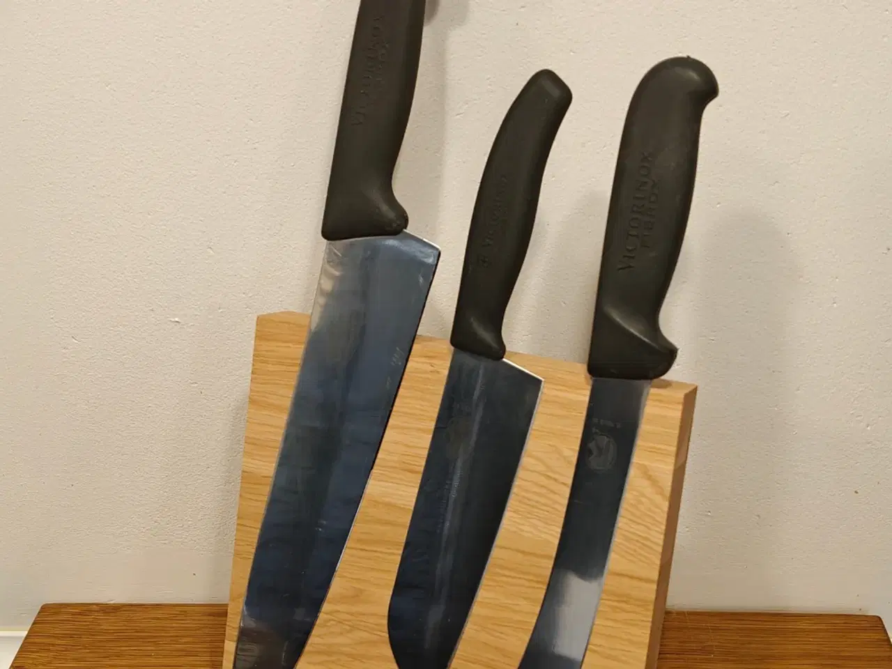 Billede 1 - Vixtorinox fibrox slagtersæt med stor kokkekniv