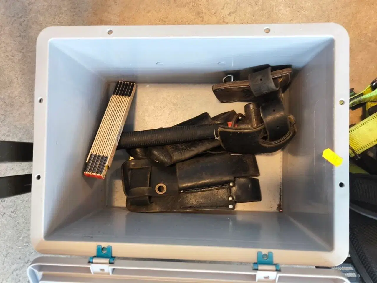 Billede 3 - Kasse m. sikringsgrej samt div.