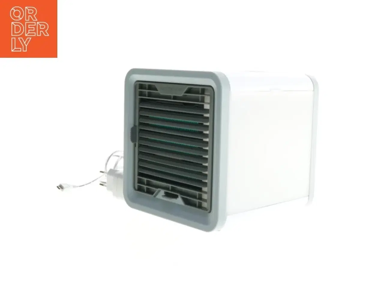 Billede 1 - Bordventilator med USB-strømforsyning fra Livington (str. 16,5 x 16,5 x 16,5 cm)