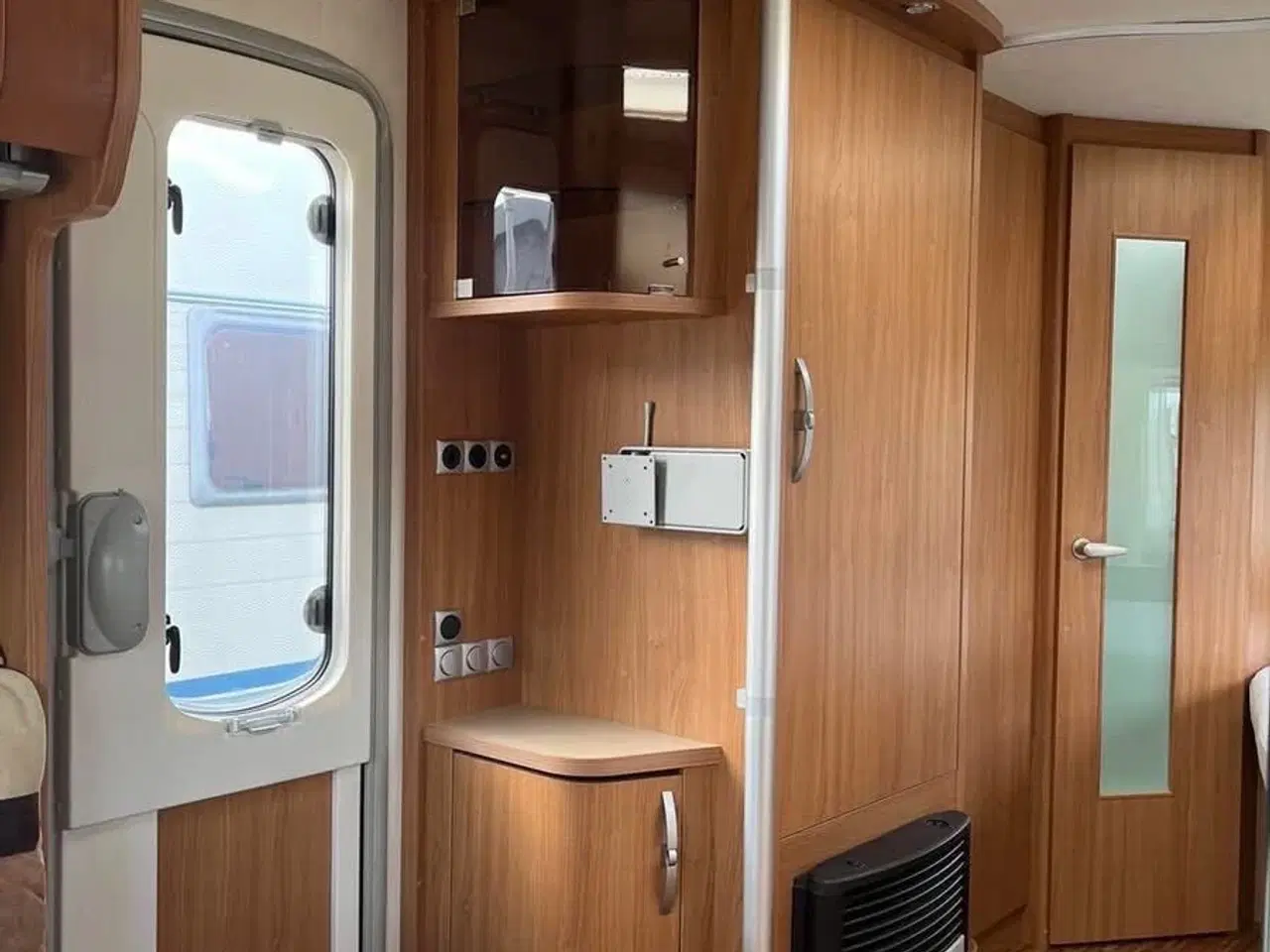 Billede 6 - Campingvogn med fortelt og alt service 