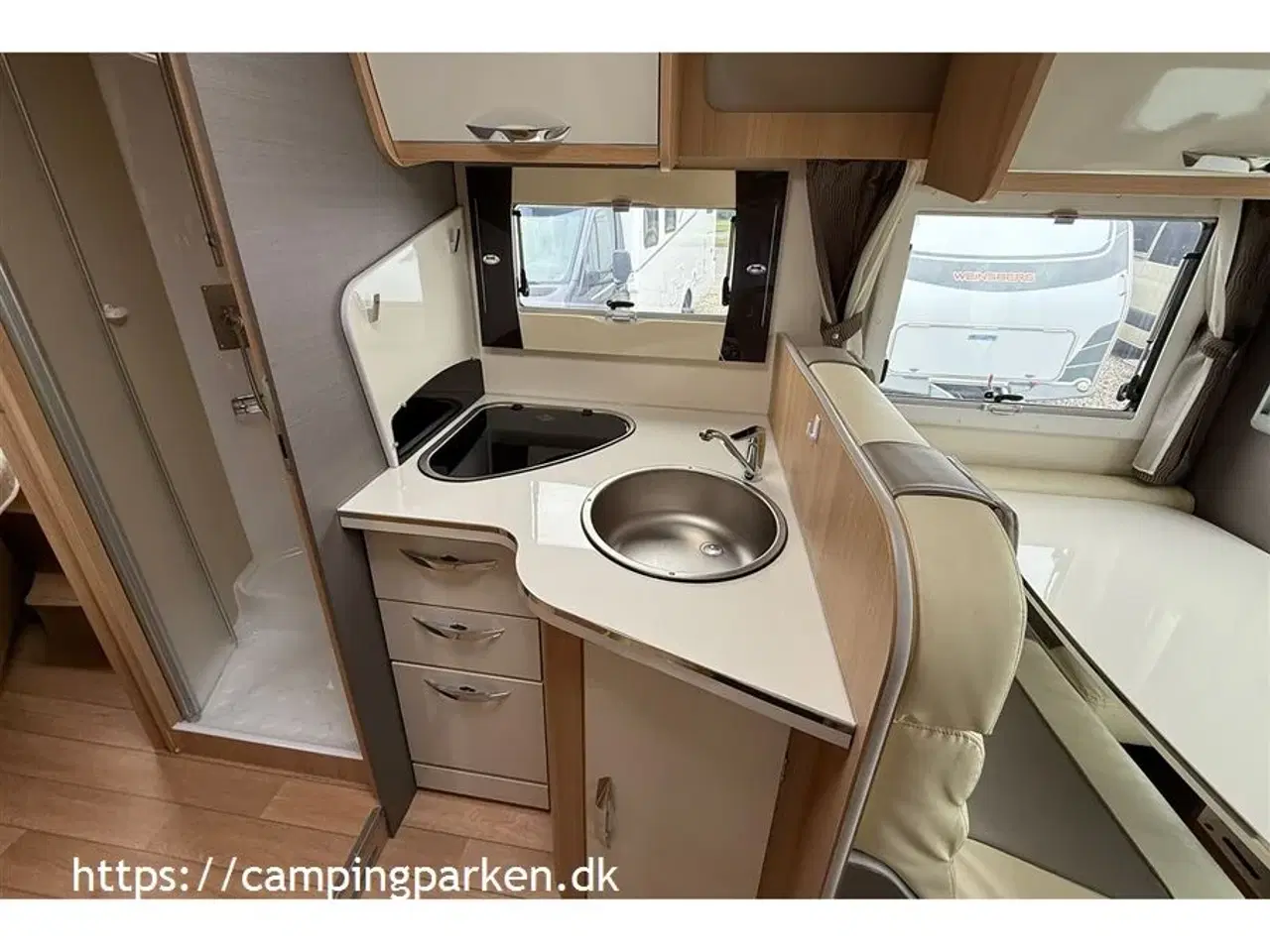 Billede 6 - 2021 - McLouis Mc4 379   Mclouis MC4 med sænkeseng og queensbed i bagenden, rummelig siddegruppe og godt med udstyr