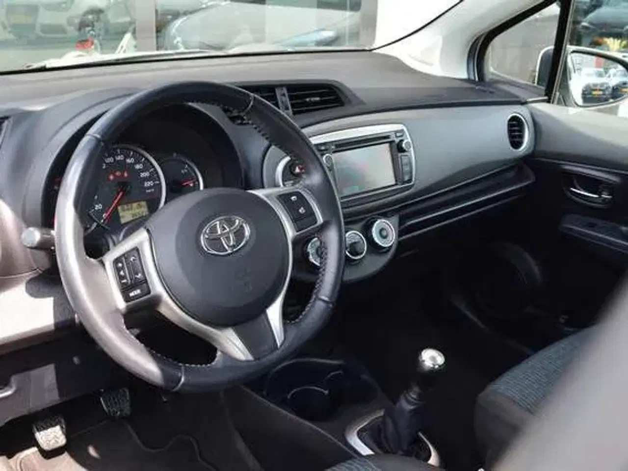 Billede 3 - Toyota Yaris fra 2013 sælges som reservedele.