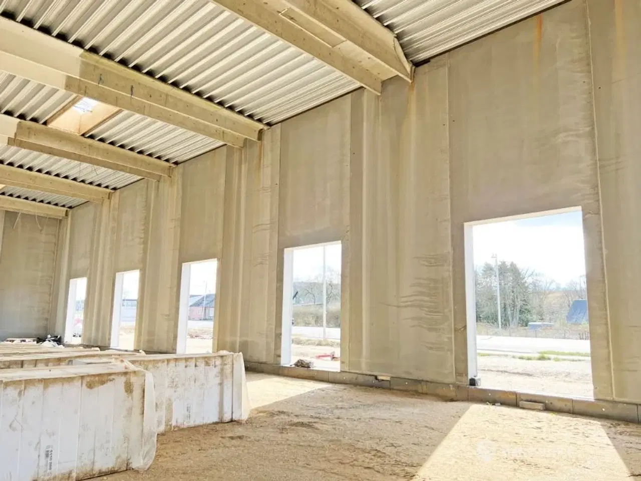 Billede 3 - Højloftet lager med udsigt til motorvejen - i alt ca. 1.460 kvm