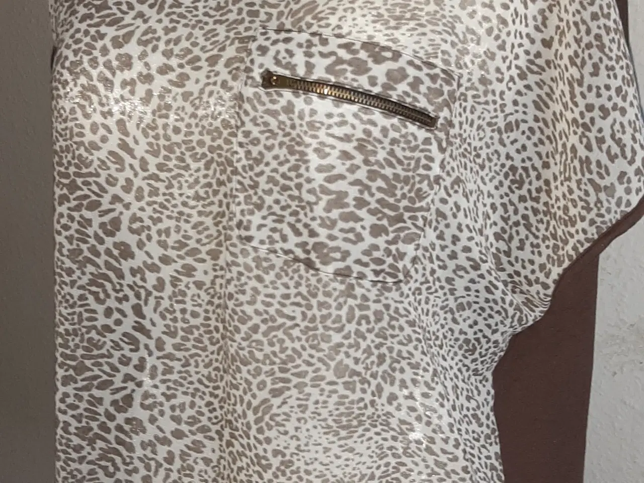 Billede 1 - Bluse.m. Leopard print./ størrelse:Medium