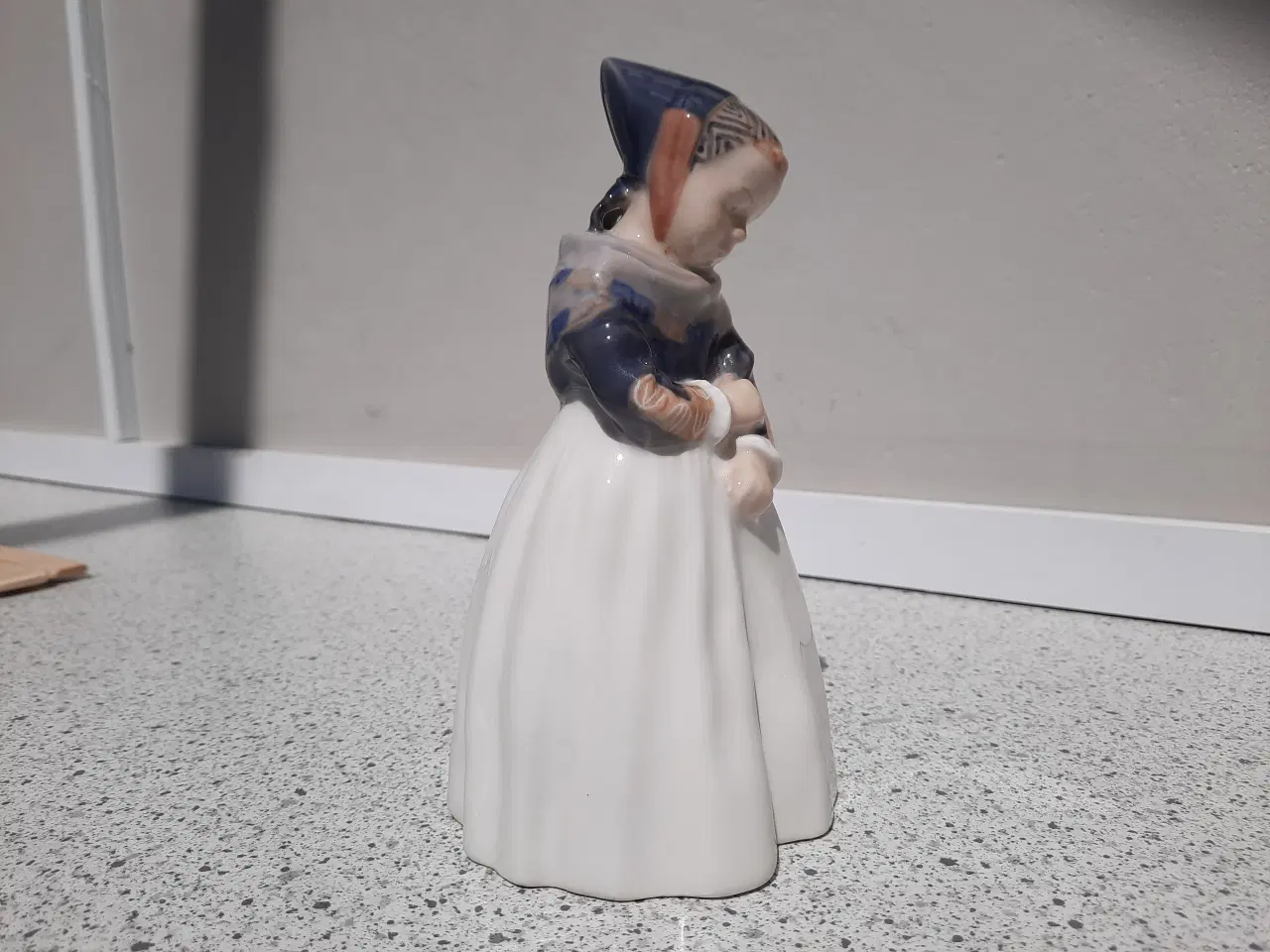 Billede 2 - Porcelænsfigur Amagerpigen 1251