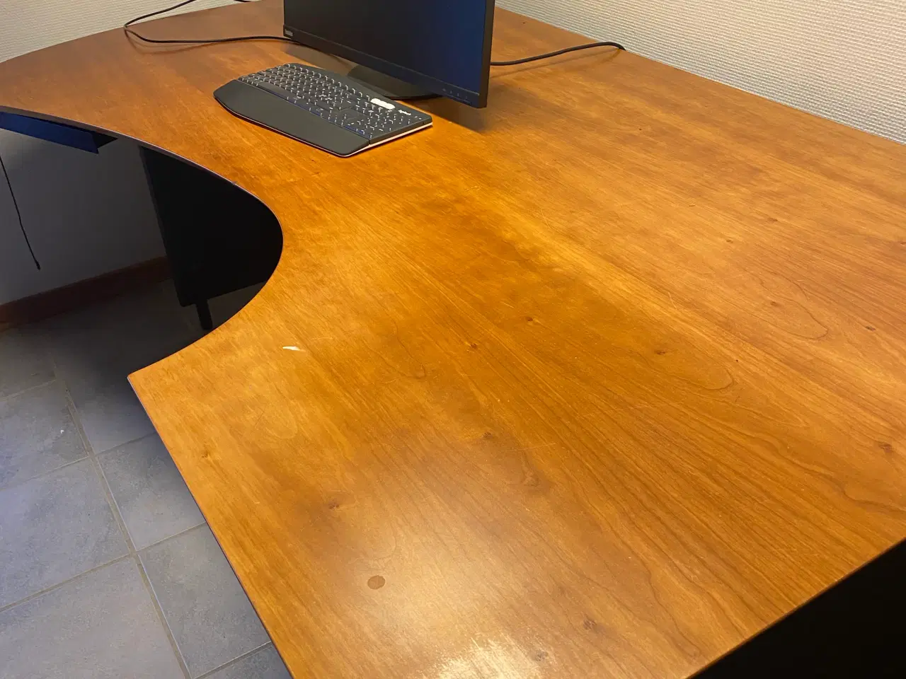 Billede 1 - Skrivebord med massiv kirsebærbordplade