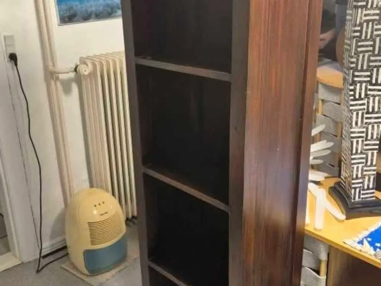 Billede 1 - Højskab I mørkt massivt træ