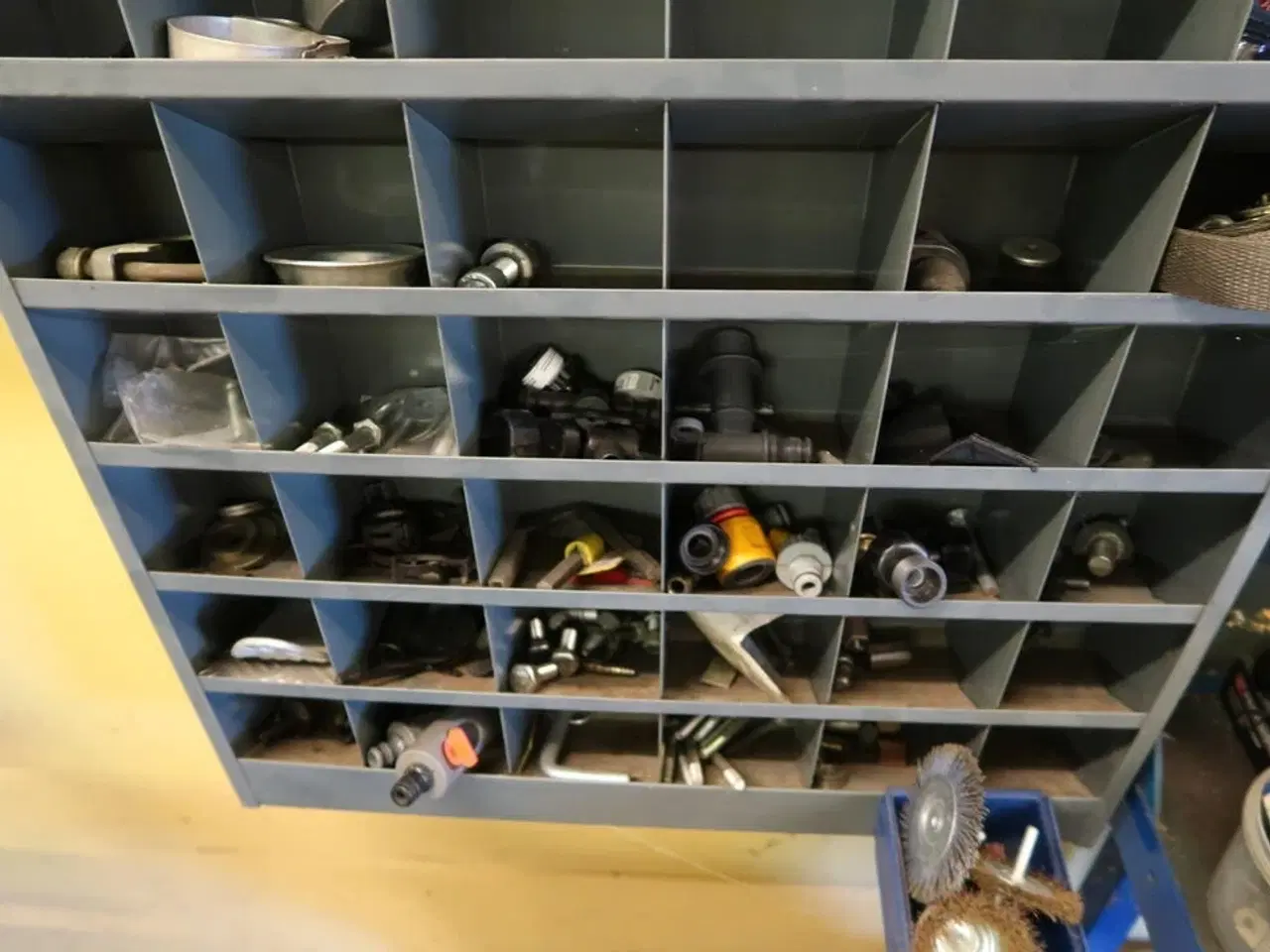 Billede 3 - Sortimentsreol med div. Reservedele