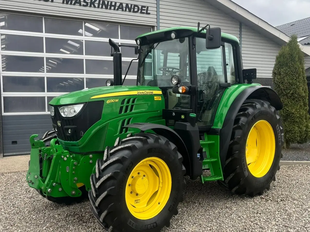Billede 8 - John Deere 6130M med Auto Quard gearkasse og med krybe gear. I for er der frontlift og 2stk dobbeltvirkende fjernudtag