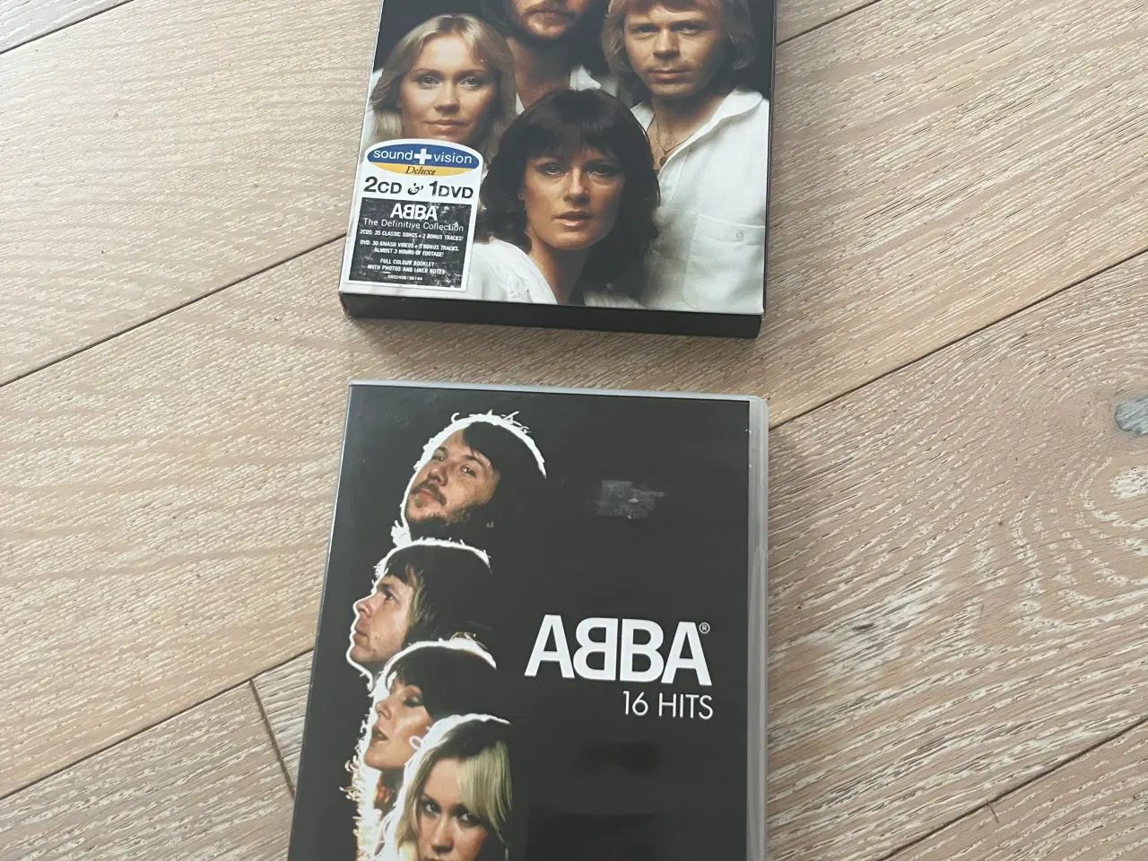 Billede 3 - ABBA samleobjekter - bl.a. bøger og puslespil