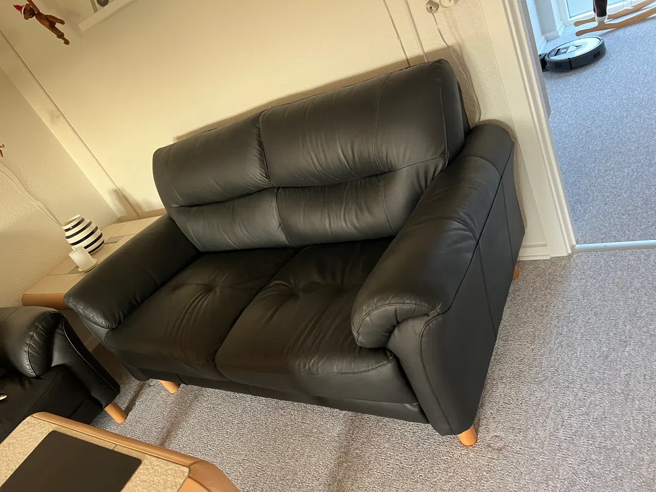 Billede 1 - 2 personers læder sofa. Hent selv. Gratis