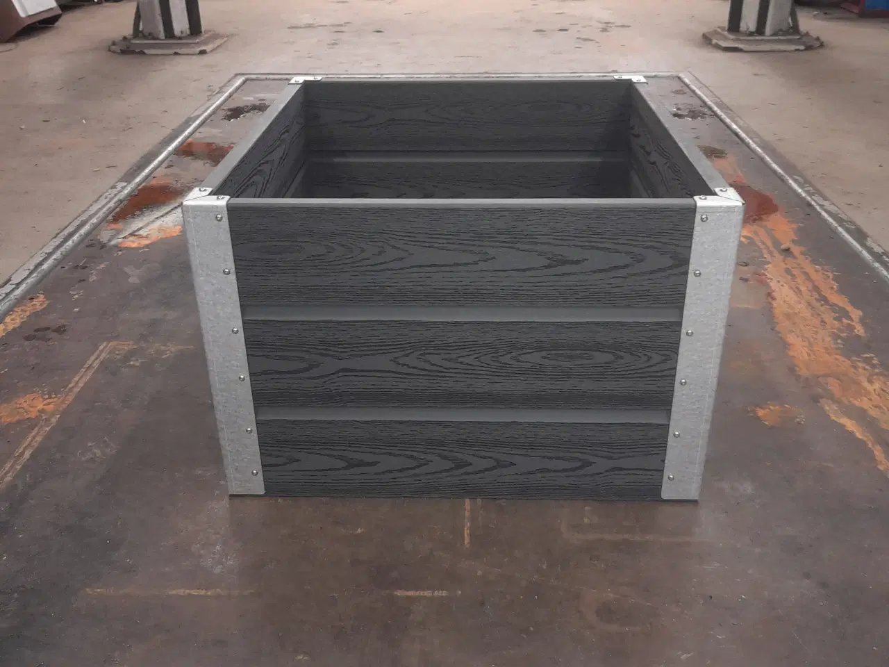 Billede 3 - Højbed i komposit