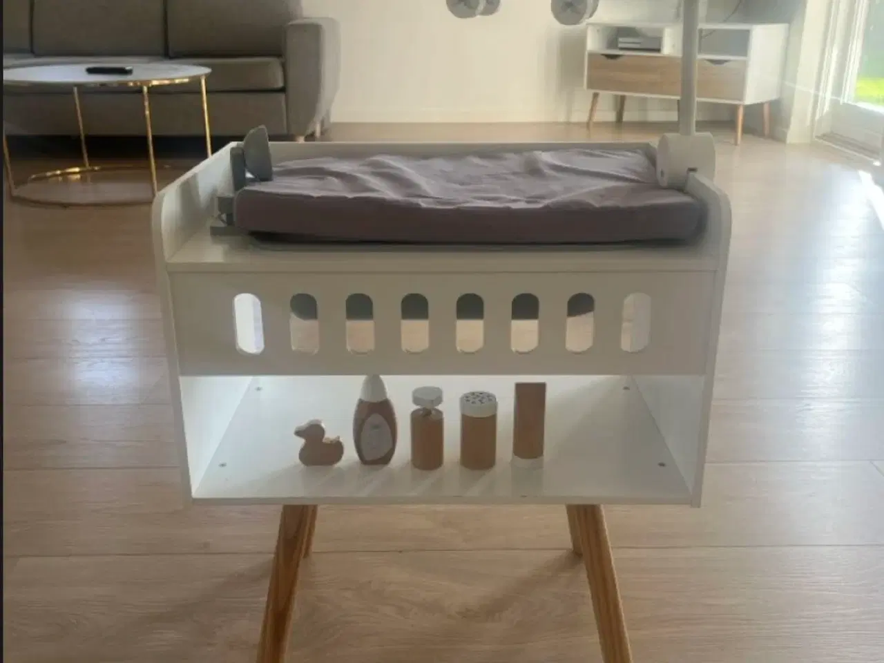 Billede 1 - By Astrup dukke puslebord 