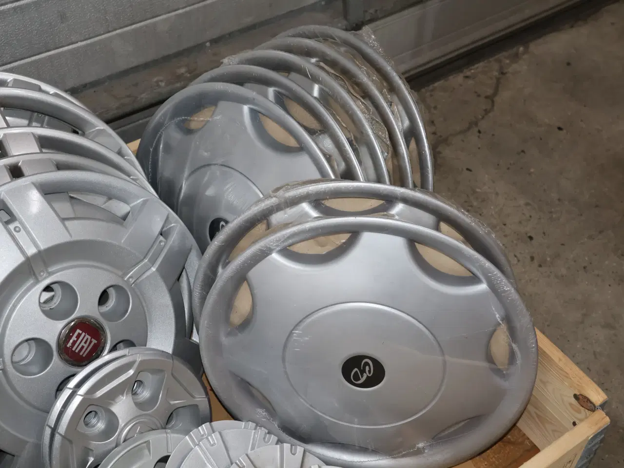 Billede 4 - Palle diverse hjulkapsler, brugt/ubrugt.