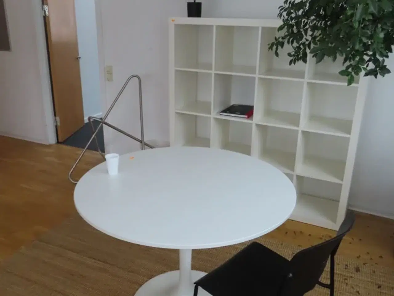 Billede 1 - Reol, bord, stol, m.v.