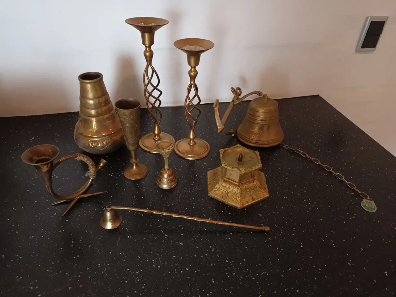Billede 1 - Messing dele. Lysestager, oplukker, skibsklokke os