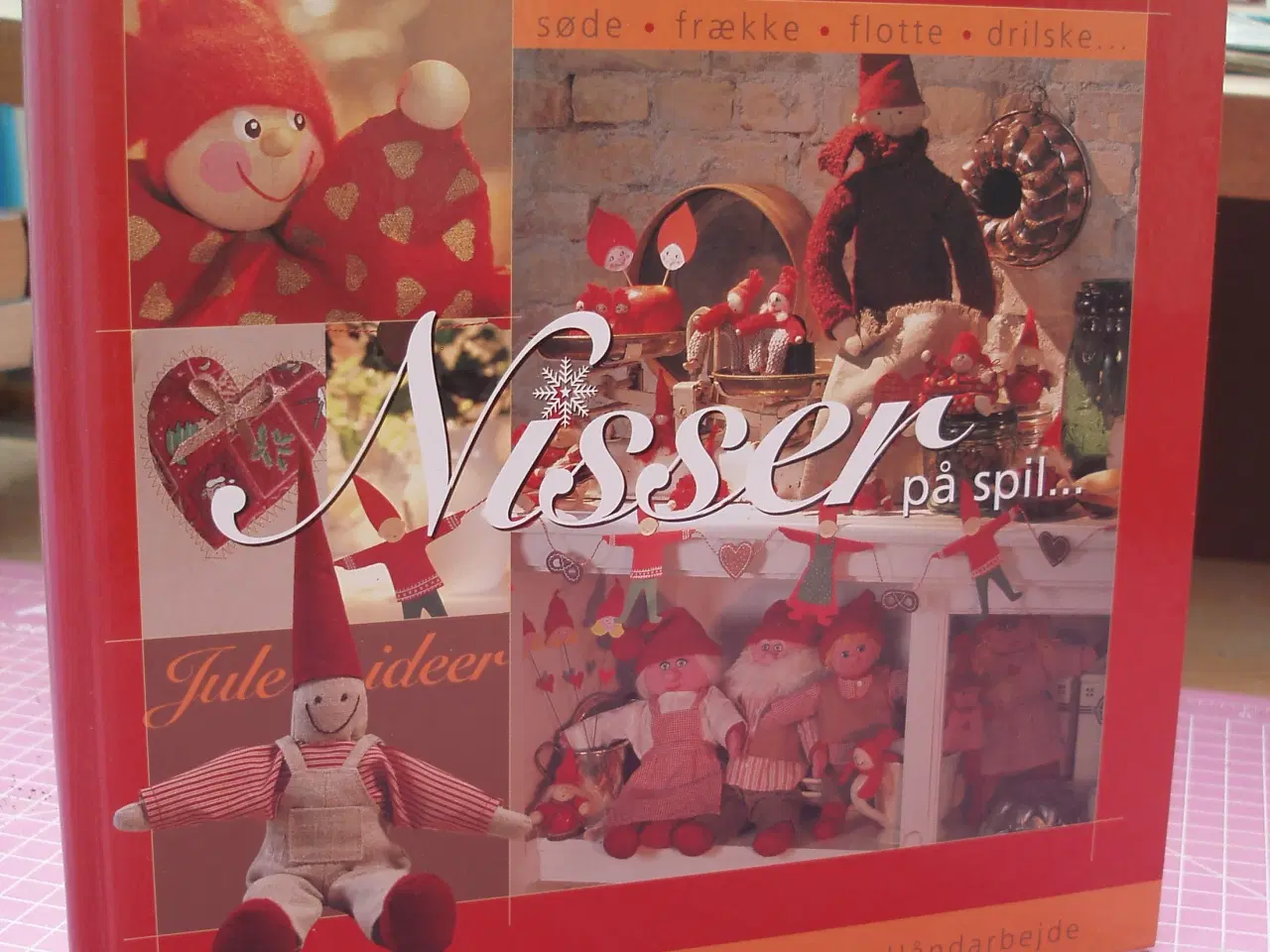 Billede 1 - Hobby; Ingelises store Julebog: Nisser på spil...