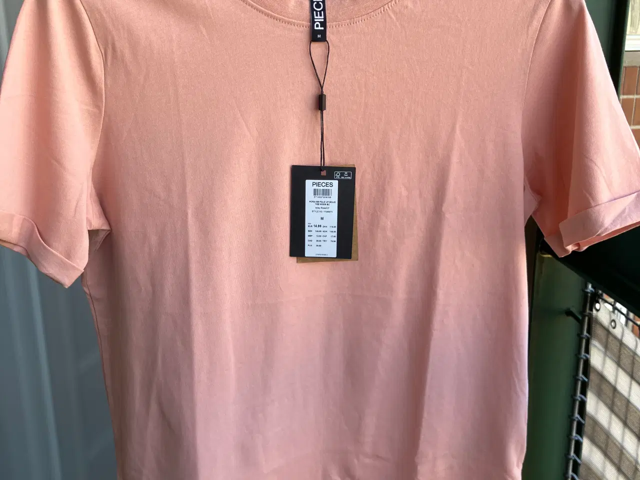 Billede 1 - Ubrugt Pieces T-shirt i øko bomuld, str. M