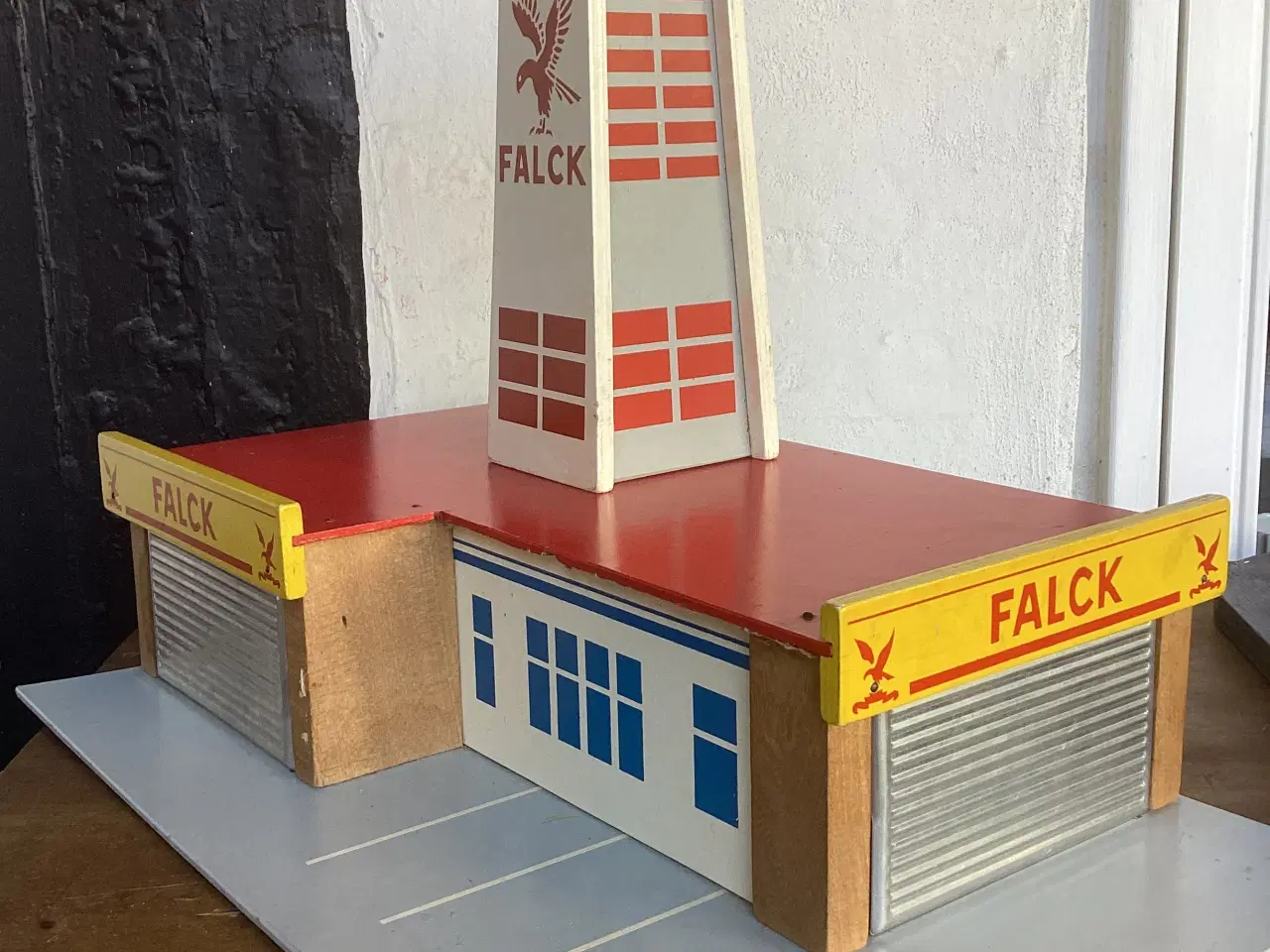 Billede 1 - Retro Falck station