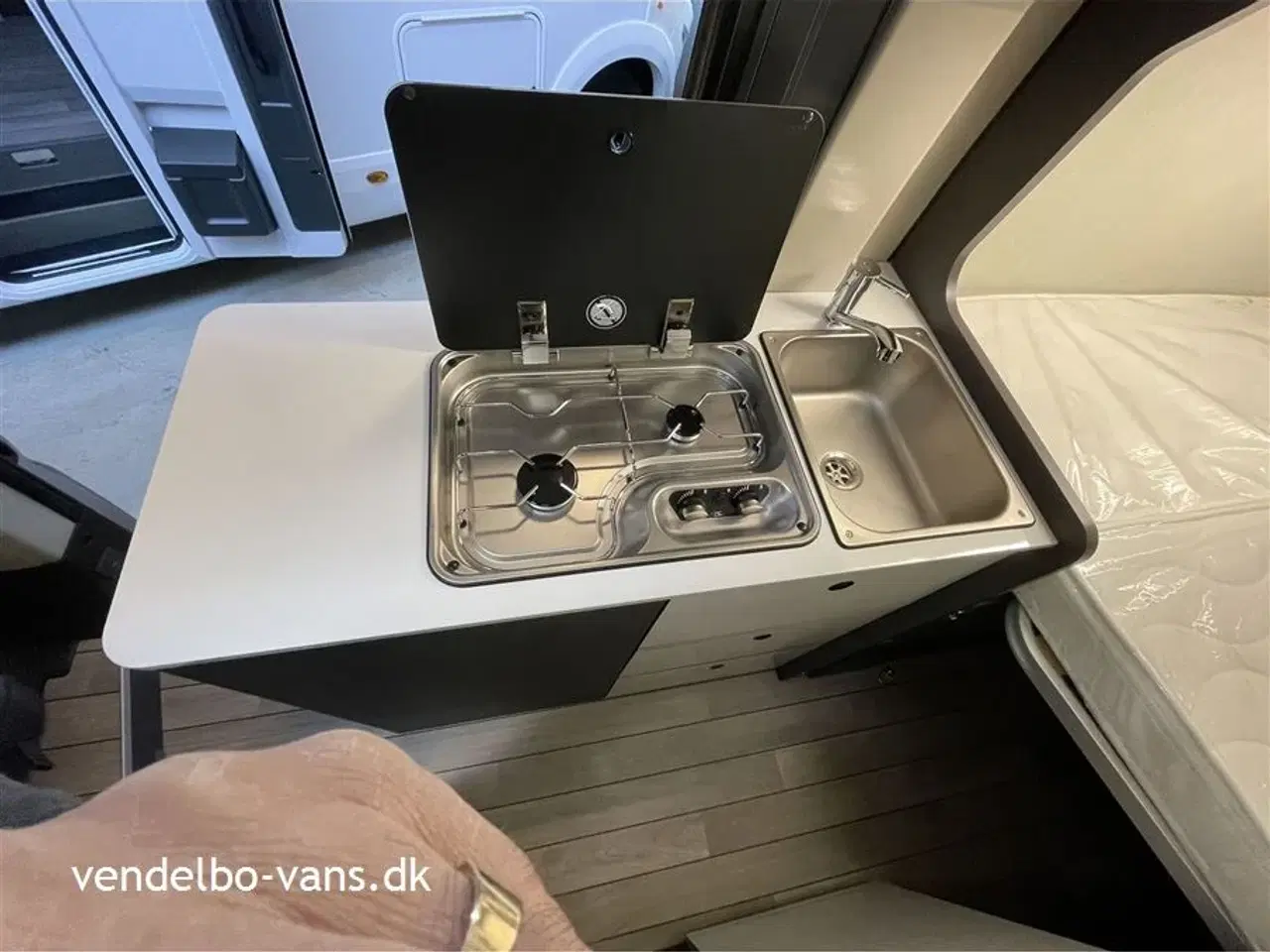 Billede 10 - 2026 - McLouis Menfys Van 1 KUN 541 cm lang - 205 cm bred og 265 cm høj