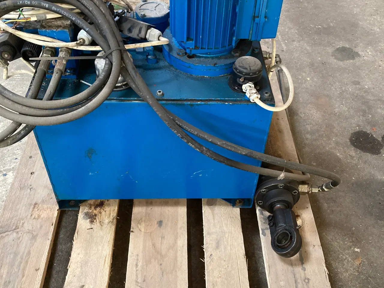 Billede 4 - Hydralik station med cylinder . Go til brændekløve